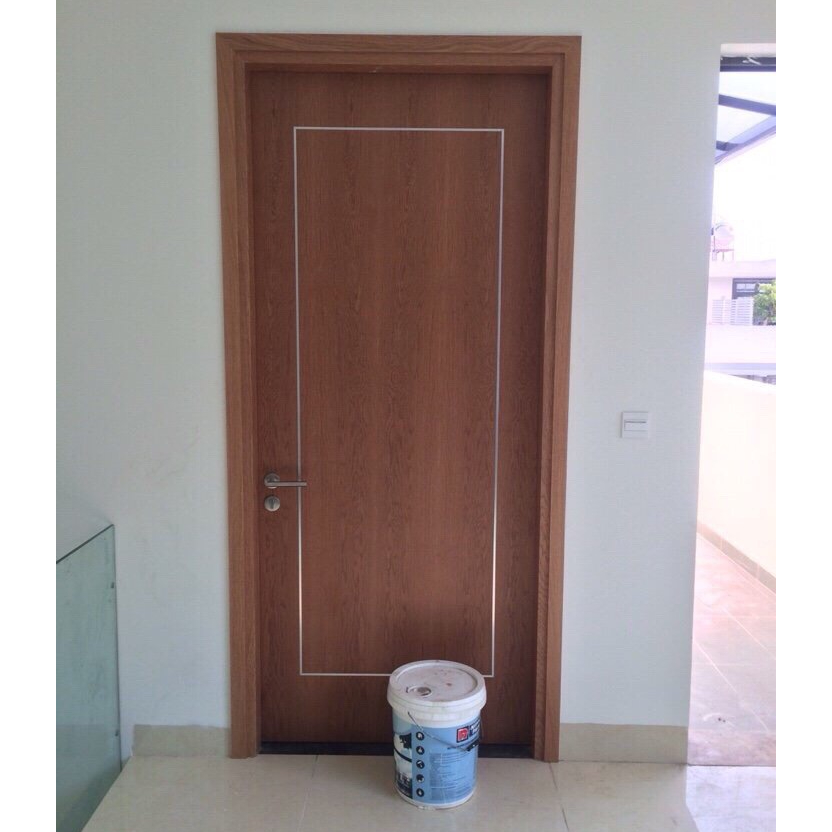 Cửa Veneer gắn chỉ nhôm trang trí